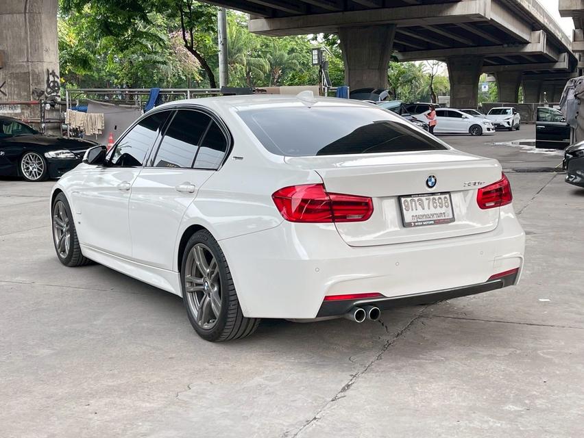 รหัสรถ WMT7698 BMW 330e M Sport LCI ปี 2018 จด 2022