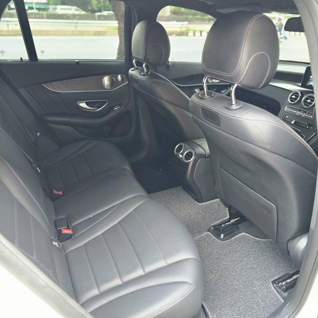 รหัสรถ BAC155 Mercedes-Benz GLC 250d 4MATIC AMG Dynamic 8
