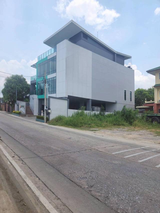 สำนักงาน 4 ชั้น  ย่านปากเกร็ด ติดถนนติวานนท์ 3