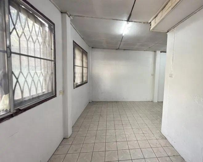 ขายบ้านแฝด 2 ชั้น 34 ตารางวา หมู่บ้านปิ่นเจริญ 2 ถนนสรงประภา ใกล้สนามบินดอนเมือง ฿2,200,000 5