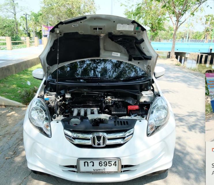 Honda Brio สีขาวมุก เบาะหนังสีดำ เกียร์ออโต้ 6