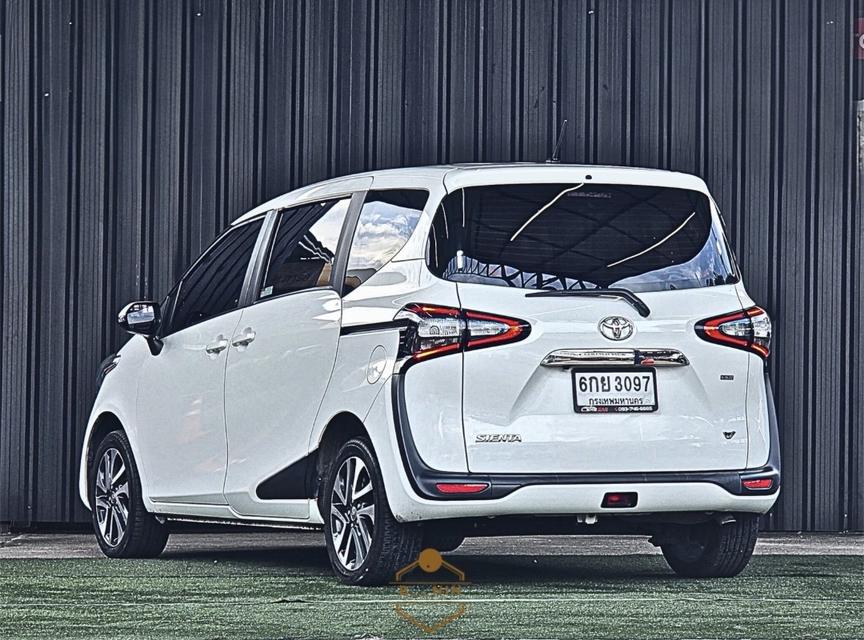 รถยนต์ toyota sienta 2