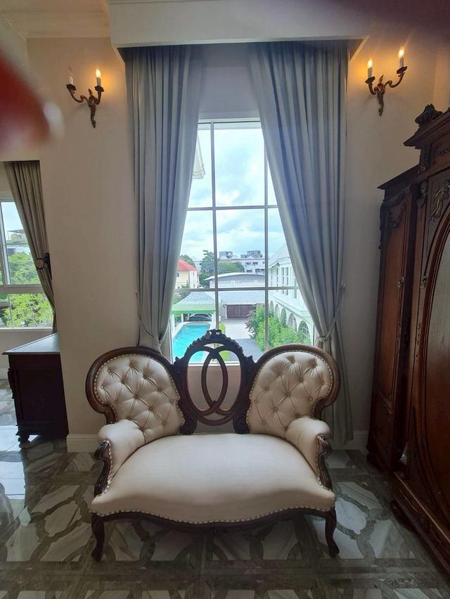 ให้เช่าบ้านหรูลาดพร้าว 124 พร้อมสระว่ายน้ำ 256 ตรวา ราคาดีทำเลดีติดต่อผึ้งรติ โทร 061-9419-639 6