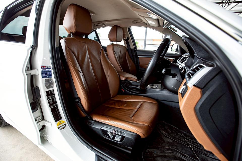 Bmw 320i Luxury ปี 2016 สีขาว สวยสภาพดี 12