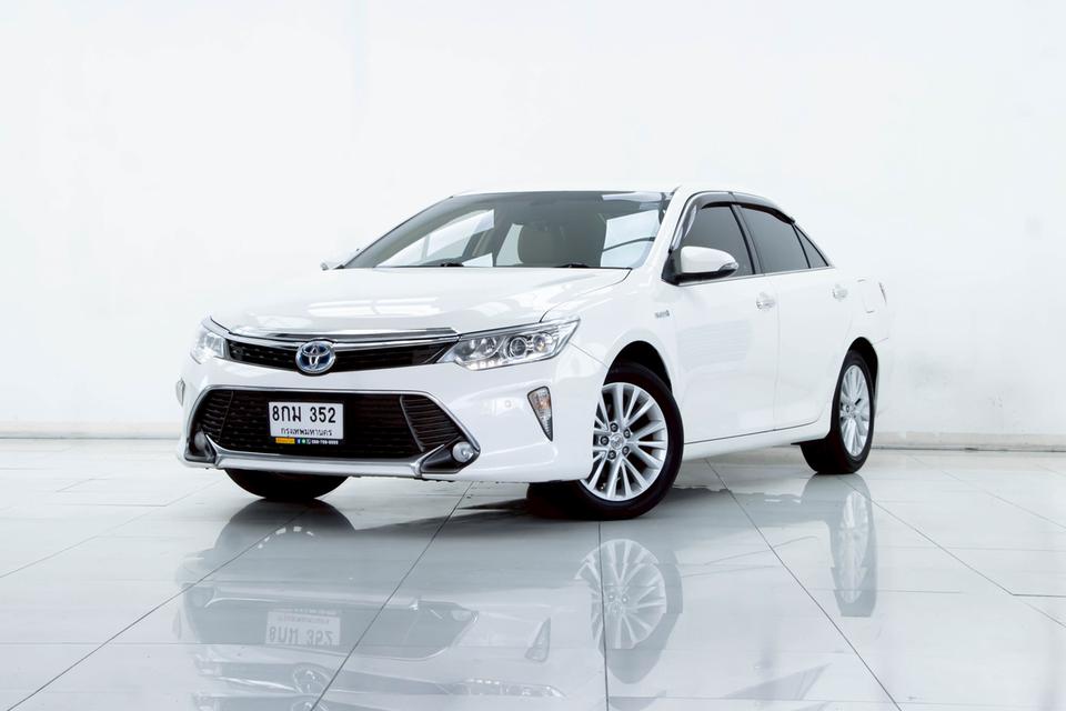 รหัสรถ 2A927 💥 รถเข้าใหม่! TOYOTA CAMRY 2.5 HV DVD ปี 2015 (HYBRID) 💥
