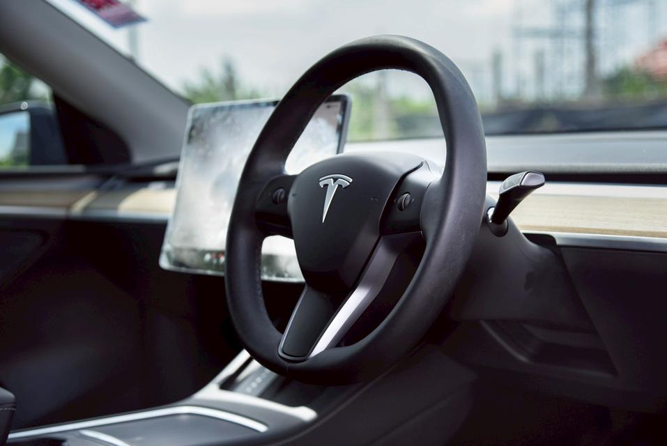 TESLA MODEL Y Long Range AWD AT 2023 ไมล์ 40,xxx km. !!! 12