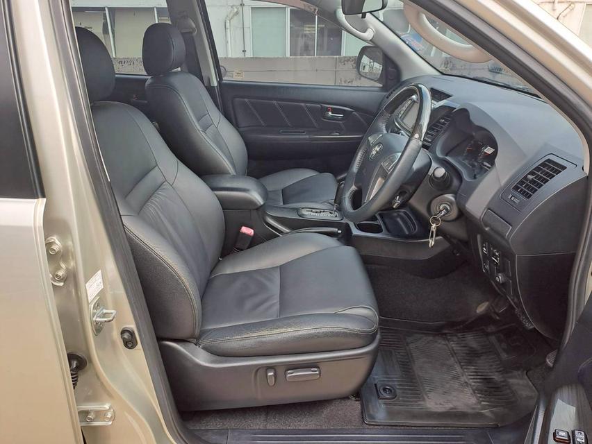 Toyota Fortuner 3.0 V  2WD รุ่นท็อป ปี2015 สีเทา มือเดียวจากป้ายแดง เข้าศูนย์ตลอด ไมล์แท้ 8