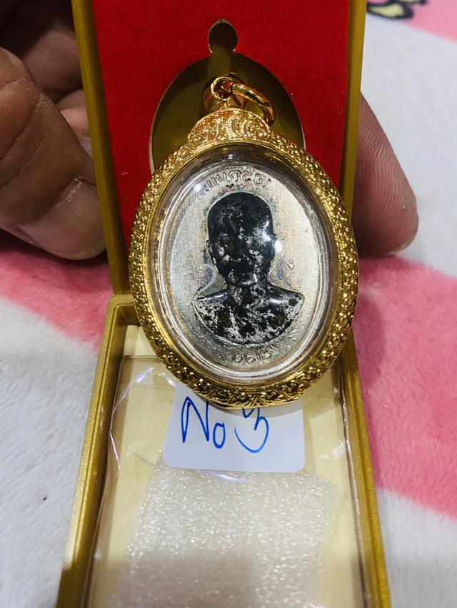 หลวงพ่อทองเนื้อเงินหน้ากากทองคำ รูปที่ 3