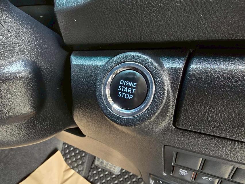 Toyota Fortuner 2.4V ปี16 8