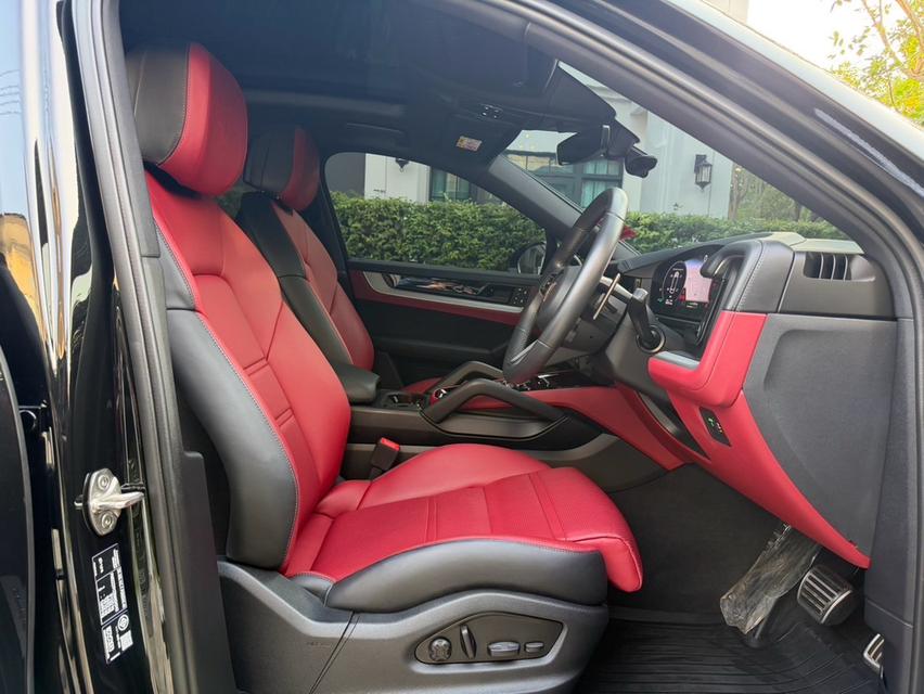 Porsche Cayenne S E-Hybrid ปี 2025รถออกศูนย์ AAS บอดี้สีดำ ภายในแดง รูปที่ 9