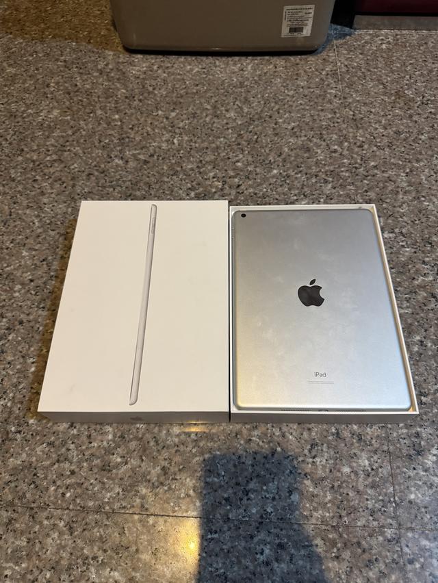 ขายiPadGen7สีหายากSilver32กิ๊กสูนTrueมีกล่องอีมี่ตรงไร้รอยตกใช้งานดีทุกๆฟังชั่นถูกๆ