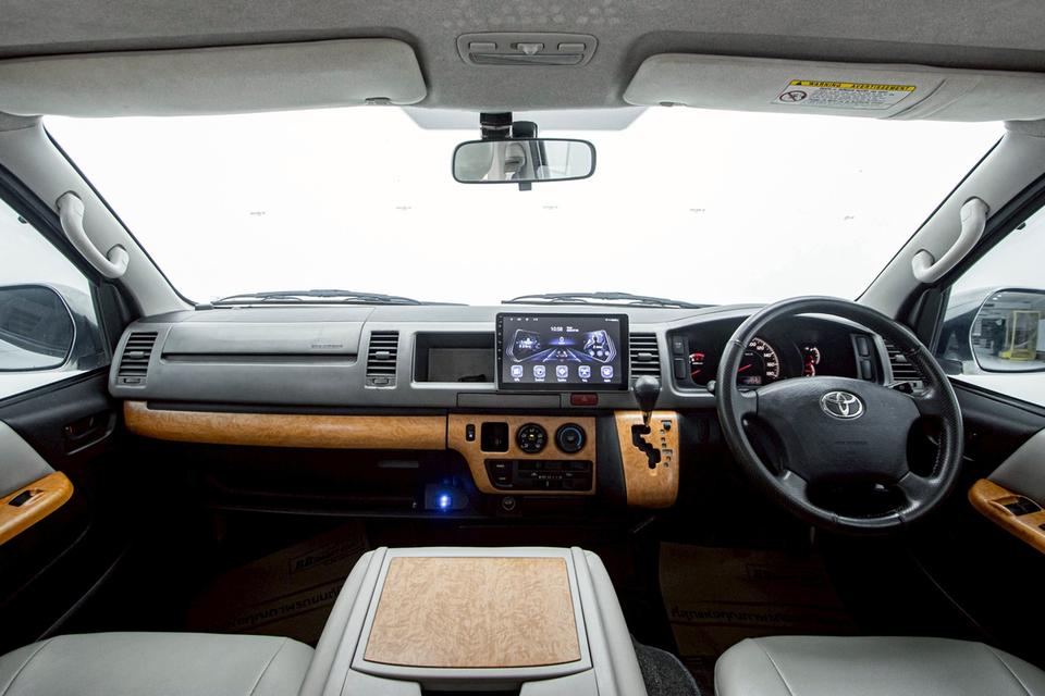 TOYOTA VENTURY 2.7 MAJESTY 2009  4