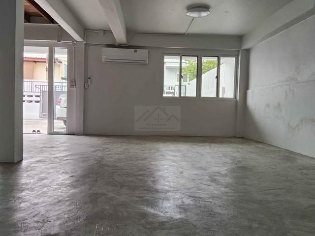 ให้เช่าบ้านเดี่ยว 2 ชั้น 50 ตร.ว. โชคชัย 4 ซอย 56 รีโนเวทใหม่ เหมาะพักอาศัย หรือทำออฟฟิศ 2