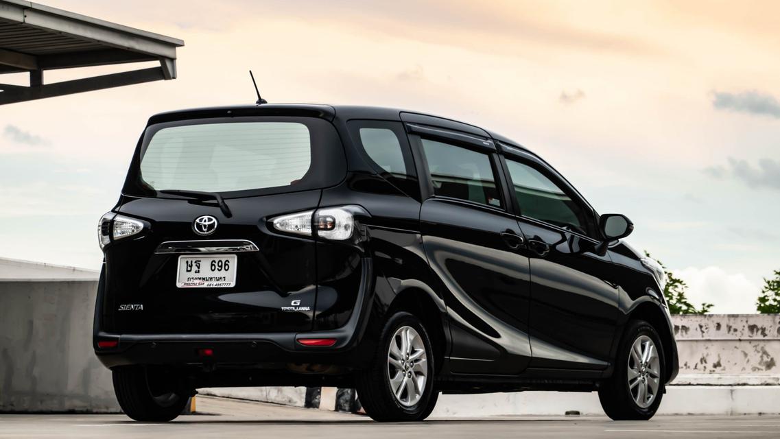 Toyota Sienta 1.5 G ปี 2020 สีดำ 4