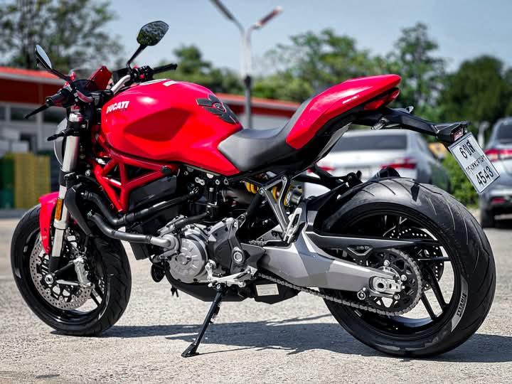 Ducati Monster 821 สีแดง 6