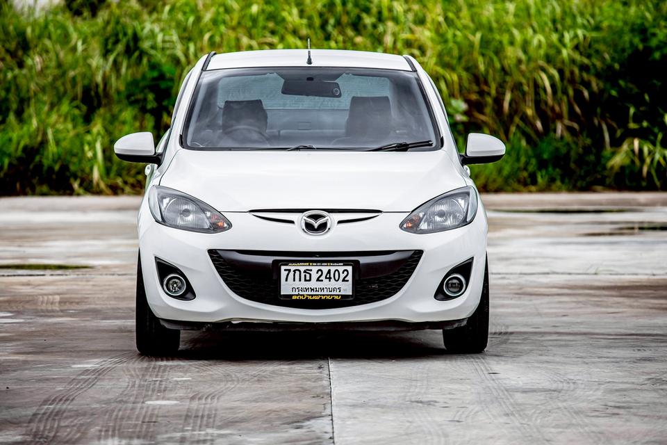 Mazda2 1.5 Spirit Sedan สีขาว ปี 2011  3