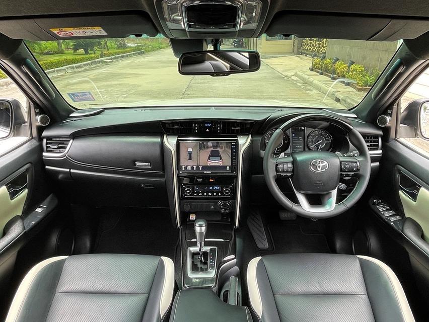 TOYOTA FORTUNER 2.8 LEGENDER BLACK TOP 4WD ปี 2021 สภาพนางฟ้า รูปที่ 7