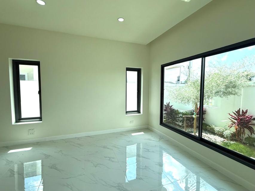 ขายหมู่บ้านมันดาราวิลล่า ถลาง - ย่าจันทร์ บ้านหลังใหญ่ พื้นที่เยอะ สะดวกสบาย จัดสวนสวยเต็ม 8