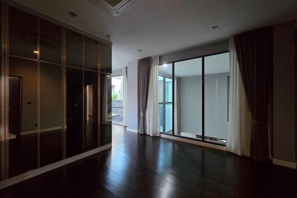 ให้เช่าบ้านหรู The Gentry พัฒนาการ 2บ้านเดี่ยว 3 ชั้น สไตล์ Luxury Villa พร้อมเฟอร์นิเจอร์ครบ ใกล้ Clubhouse เพียง 5 กม. ถึงทองหล่อ 17