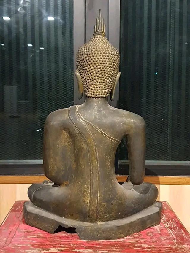 พระบูชาเก่า 9 นิ้ว