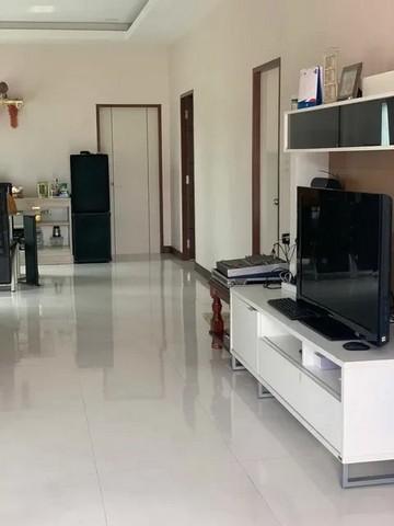 บ้านเดี่ยวมือสองพัทยา (หลังมุม) บ้านบรรยากาศดี เงียบสงบ ลมพัดเย็นตลอดวัน ติดถนนสาธารณะ 3 ด้าน น้ำไม่ท่วม 4