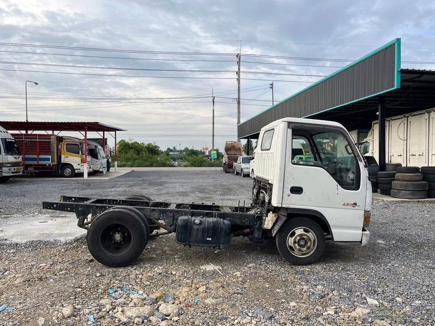 ISUZU NKR รถบรรทุกเล็ก 6 ล้อ ป้ายไม่ติดเวลา 3