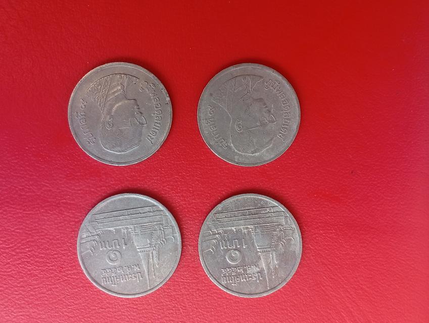 เหรียญ 1 บาทรัชกาลที่ 9 (2544)พระเศียรเล็กเหมาะสำหรับเหล่านักสะสมที่ชอบๆกันครับปล่อยให้เช่าซื้อกันในราคาที่พอดีๆในความต้องการที่จะหาได้ 2 เหรียญ 5,000 2