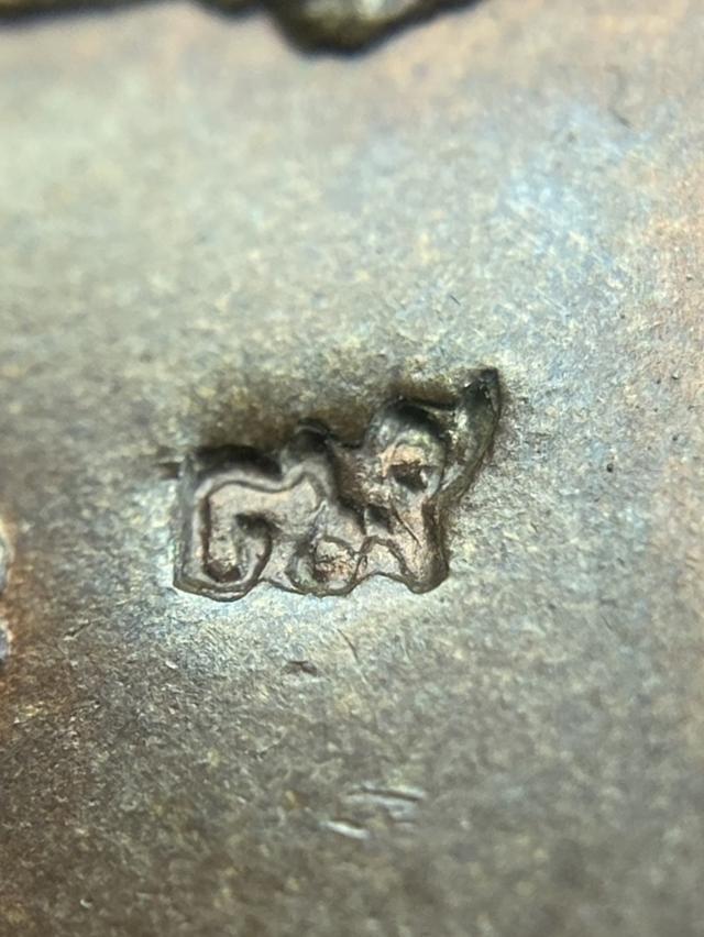 เหรียญพระเจ้าตากสิน ปี๒๕๑๘ หลวงปู่ทิม วัดละหารไร่ปลุกเสก บล็อค น.แตก-ไหล่แตก นิยม 8