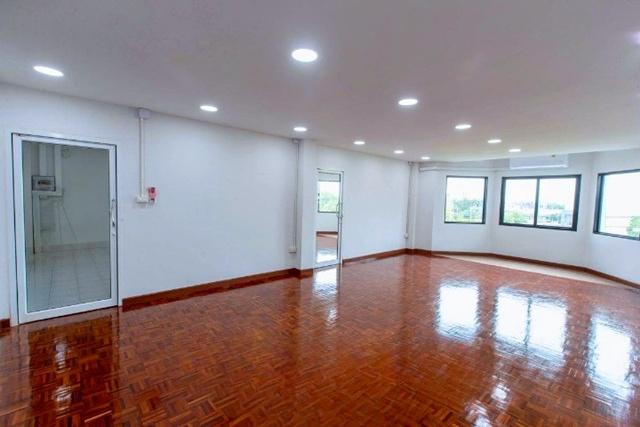 โชว์รูม 5 นอน ไม่เคยอยู่! ให้เช่าอาคารสำนักงาน 4 ชั้น 2คูหา 56ตร.วา. 576ตร.ม MRTสวนหลวง ร.9 2.4 กม. ถ.เฉลิมพระเกียรติร.9