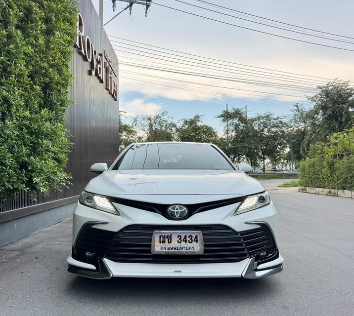 TOYOTA CAMRY 2.5 Premium MNC ปี 2022 หลังคา Sunroof สีขาวมุก รูปที่ 2