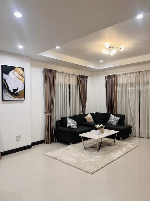 P614 ให้เช่าบ้านเดี่ยว 2 ชั้น หมู่บ้าน นลินวิลล์ 5 ร่มเกล้า Nalin Ville 5 Romklao เดินทางสะดวก เหมาะอยู่อาศัย ถนนเคหะร่มเกล้า 3