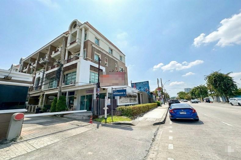 ขายและให้เช่า โฮมออฟฟิศ 4 ชั้น พรีเมี่ยมเพลส 5 หลังมุม ถนนรามอินทรา40 เลียบด่วนเอกมัย–รามอินทรา 3