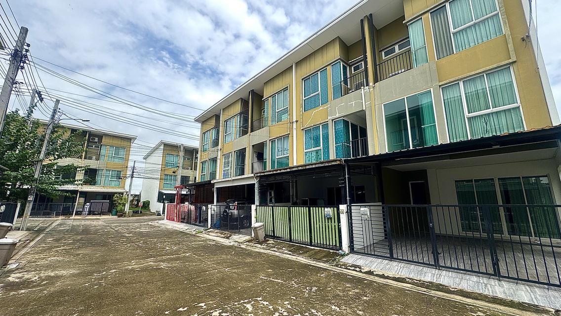 ทาวโฮม 3 ชั้น  หมู่บ้าน Bless Town รามอินทรา127 3
