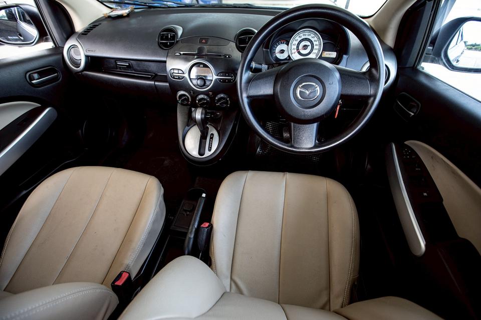 Mazda2 1.5 Groove Sedan ปี 2010 สีเทา เกียร์ออโต้ 15