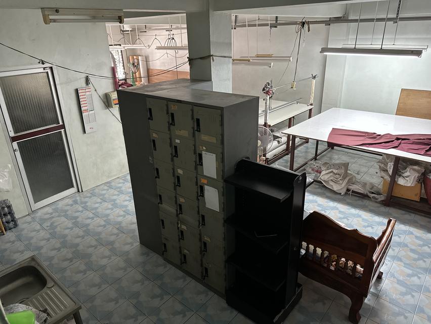 อาคารพาณิชย์ 2 ห้องติดกัน 3 ชั้น อยู่ใกล้สำนักงานเขตประเวศ หมู่บ้านฉัตรนคร ถนนเฉลิมพระเกียรติ ร.9 ซอย 81 11