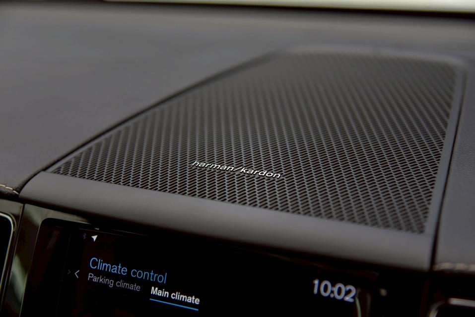 รหัสรถ CBL7547 Volvo XC60 2.0 T8 R-Design 4WD AT 2019 19