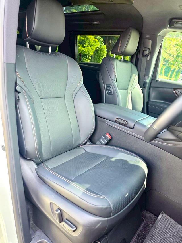 Toyota Alphard 2.5 Z TOP สีขาว ปี 2025 ไมล์ 30,000 กม. 8
