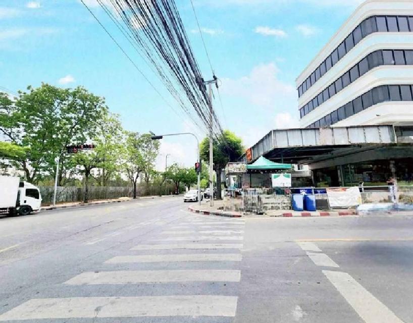 ให้เช่าอาคาร / อาคารสำนักงาน 5 ชั้น / โชว์รูม / ริมถนนเฉลิมพระเกียรติ เขตประเวศ / เหมาะเป็นโชว์รูม , สำนักงาน , ทำ Airbnb ได้ , อื่น ๆ 2