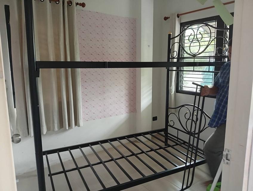 เตียงนอนเหล็ก 2ชั้น สีดำ ขนาด 3.5 ฟุต พร้อมที่นอน 2 หลัง (ใช้งานน้อย) ส่งต่อมือสอง สภาพดี ไม่มีตำหนิ