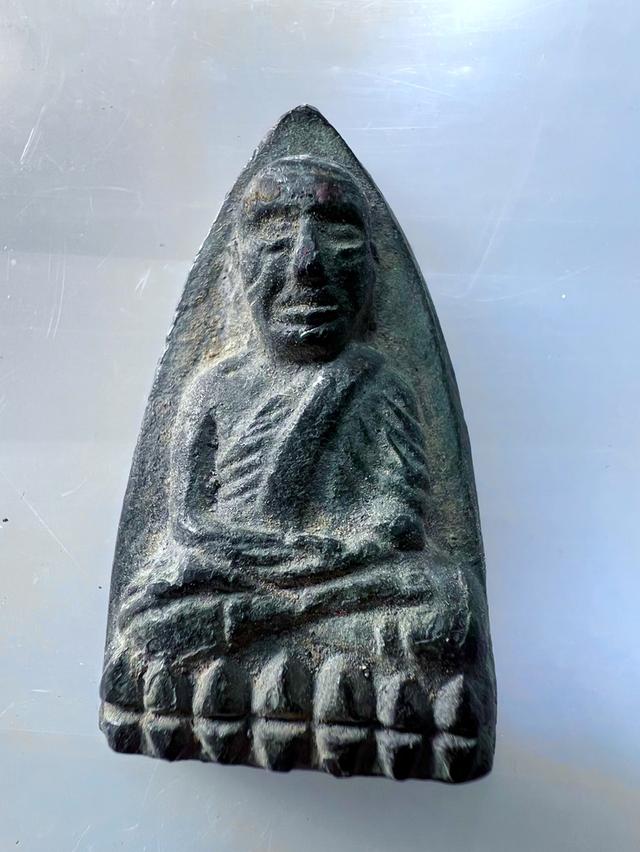 หลวงปู่ทวดเตารีดใหญ่เนื้อแร่