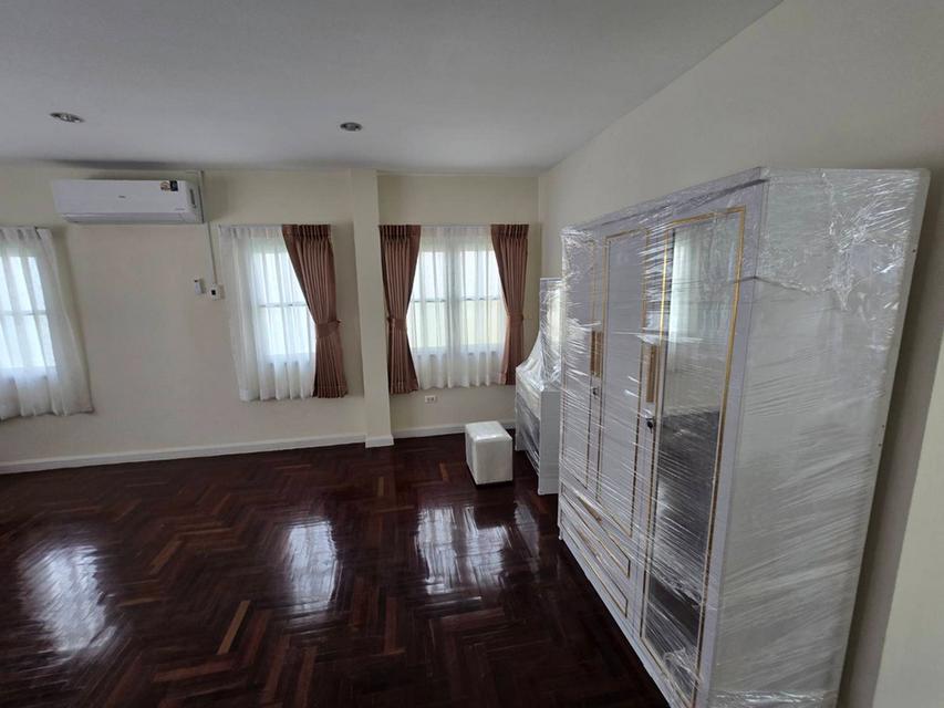 หมู่บ้านเพอร์เฟค เพลส รามคำแหง ซอยเคหะร่มเกล้า 64 บ้านเดี่ยวให้เช่า (ต้นโครงการ) 72 ตารางวา 4 ห้องนอน 3 ห้องน้ำ บ้านสวยพร้อมเข้าอยู่ 6