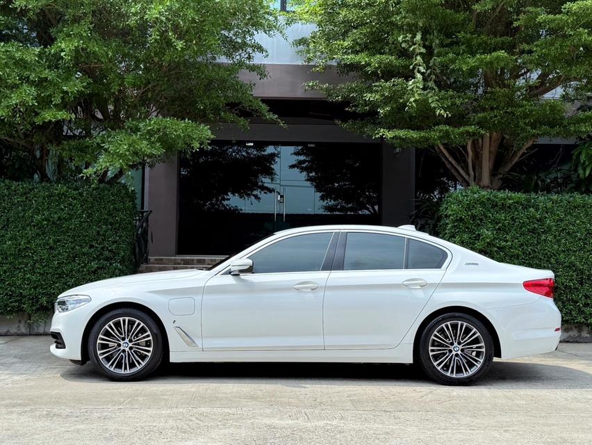 2021 BMW 530e G30 รถมือเดียวออกป้ายแดง รถวิ่งน้อยเพียง 74,000 กม รถเข้าศูนย์ทุกระยะ ไม่เคยมีอุบัติเหตุครับ