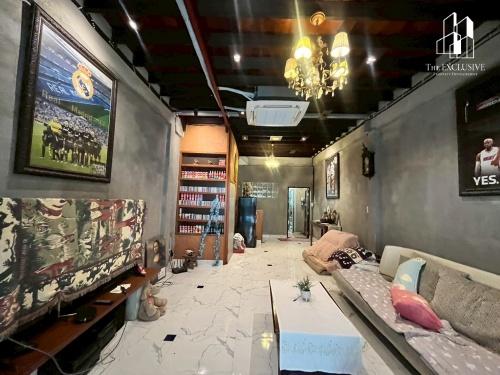 ขายด่วน ที่ดินพร้อมสิ่งปลูกสร้าง 3 หลัง พื้นที่กว้าง 170 ตร.ว. หมู่บ้านวาสนา ซอยหทัยราษฎร์ 11 มีนบุรี 13