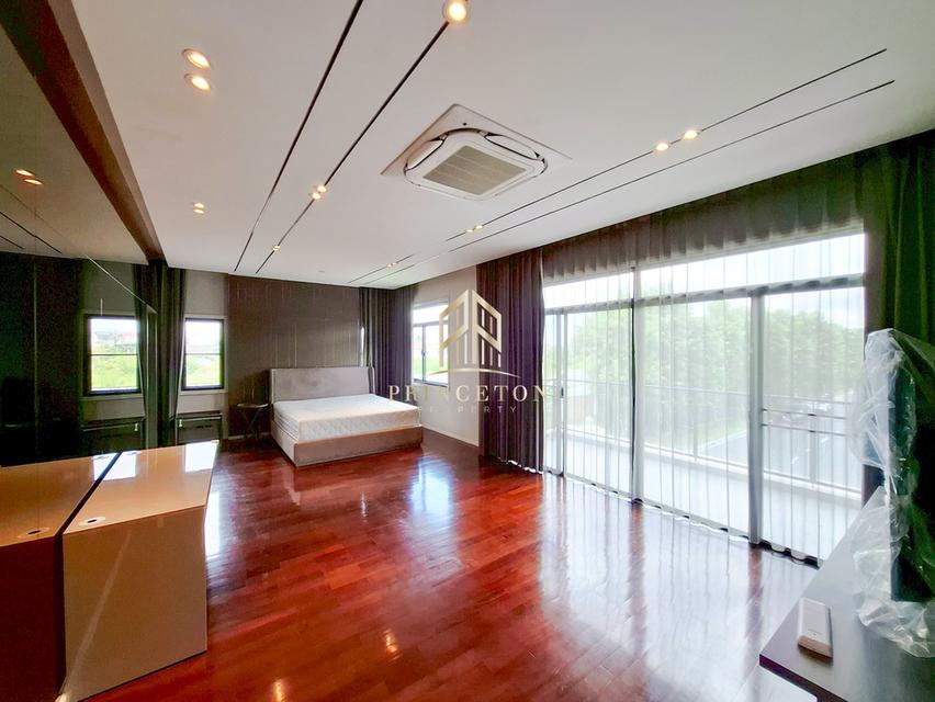 Grand Bangkok Boulevard Rama 9 A luxurious corner home located on New Krungthep Kreetha Road 12