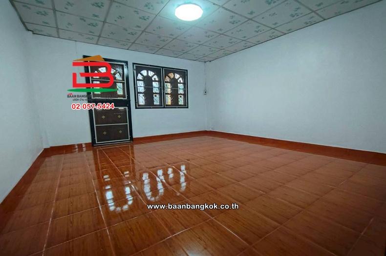 ทาวน์เฮาส์ เนื้อที่ 18 ตร.ว. หมู่บ้านบัวแก้ว สามโคก ซอยรุ่งทรัพย์ (วัดบัวแก้ววราราม) ถนนปทุมธานี-ศูนย์ศิลปาชีพบางไทร ตำบลบ้านปทุม อำเภอสามโคก ปทุมธานี 12