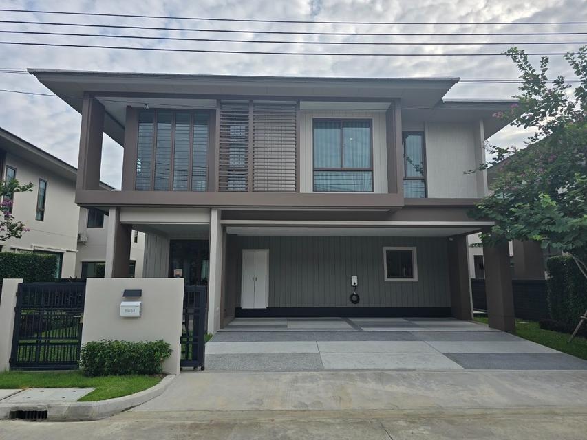ให้เช่าบ้านหรู 2 ชั้น 2 หลัง โครงการบุราสิริ กรุงเทพกรีฑา แบบบ้าน Kempas  ใกล้ รร.นานาชาติไบรตัน บางกะปิ กรุงเทพฯ