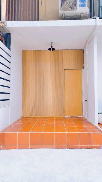 ขายทาวน์โฮม 2 ชั้น รีโนเวทใหม่ โครงการ The Connect 43 วงแหวน รามอินทรา ใกล้ด่วน จตุโชติ ทำเลดี เดินทางสะดวกใกล้รถไฟฟ้าสายสีชมพู และ แฟชั่นไอส์แลนด์ 2