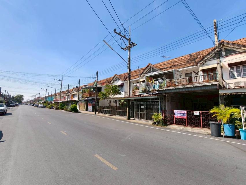 หมู่บ้านอยู่เจริญ 1 ถนนพระองค์เจ้าสาย ต.บึงยี่โถ อ.ธัญบุรี จ.ปทุมธานี 2