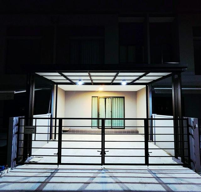 พลีโน่ สุขุมวิท-บางนา เมกา บางนา 1.9กม.พร้อมเฟอร์ฯ 3นอน คอนคอร์เดียน 900 ม. MRT ศรีแบริ่ง 4.5 กม. ให้เช่าทาว์โฮมหรู 2 ชั 2