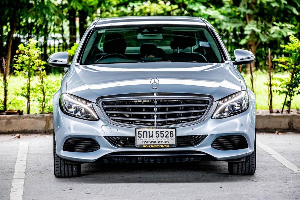 BENZ C-CLASS C350e AVANTGARDE ปี 17 จด 2019 โฉม W205 ปี 14-22  เกียร์ AUTO สีขาว เบนซิน+ไฟฟ้า ไมล์เพียง 121,805 km. 